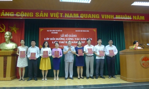 Phát huy vai trò của cán bộ làm công tác dân vận trong tuyên truyền thực hiện Nghị quyết Đại hội XII của Đảng