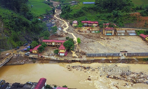 Bộ trưởng Bộ Tài Nguyên và Môi trường thị sát tình hình thiên tai và hỗ trợ nhân dân vùng lũ Yên Bái