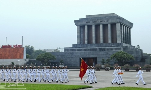 Thủ tướng Nguyễn Xuân Phúc làm việc với Ban Quản lý Lăng Chủ tịch Hồ Chí Minh