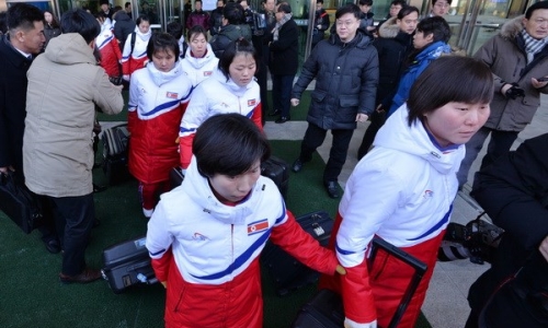 Các vận động viên khúc côn cầu của Triều Tiên tới Hàn Quốc
