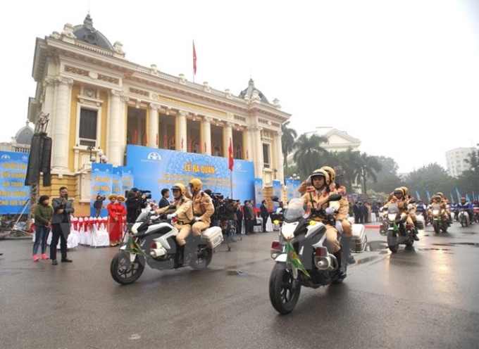 Cảnh sát giao thông Công an Hà Nội ra quân đảm bảo trật tự an toàn giao thông. (Ảnh: Vietnam+)