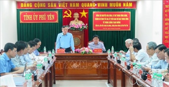 Bí thư Trung ương Đảng, Chánh án Tòa án nhân dân Tối cao Nguyễn Hòa Bình phát biểu tại buổi làm việc với lãnh đạo tỉnh và các sở, ban, ngành tỉnh Phú Yên.