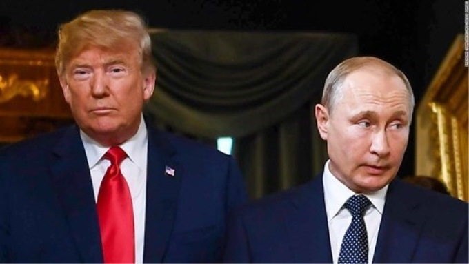 Tổng thống Mỹ Donald Trump và Tổng thống Nga Putin trong cuộc gặp thượng đỉnh hồi tháng 7/2018 tại Helsiki. (Ảnh: CNN)