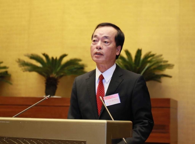 Bộ trưởng Bộ Xây dựng Phạm Hồng Hà trình bày Tờ trình dự án Luật Kiến trúc. Ảnh: Nhật Bắc