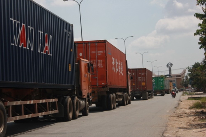 Xe tải hoạt động tại Khu kinh tế Cửa khẩu Mộc Bài