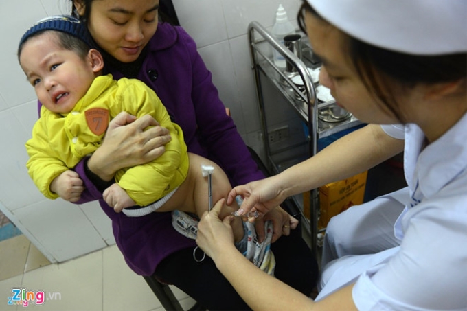Trẻ cần tiêm vắc xin để phòng bệnh