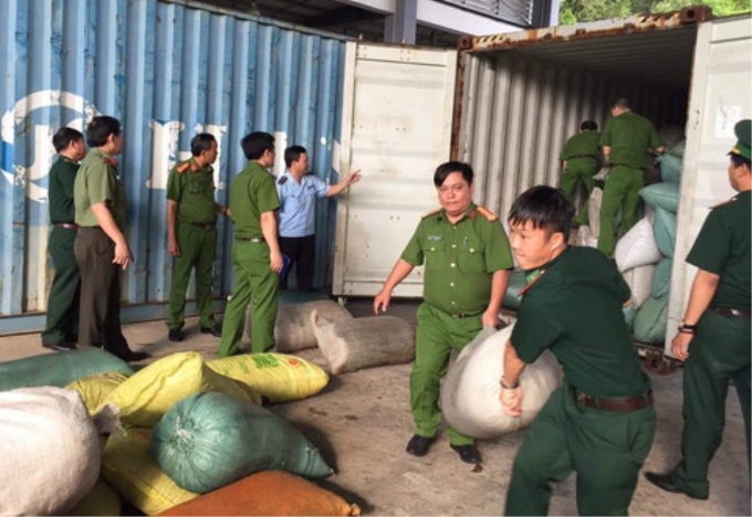 Hàng chục bao tải chứa vẩy tê tê bị thu giữ