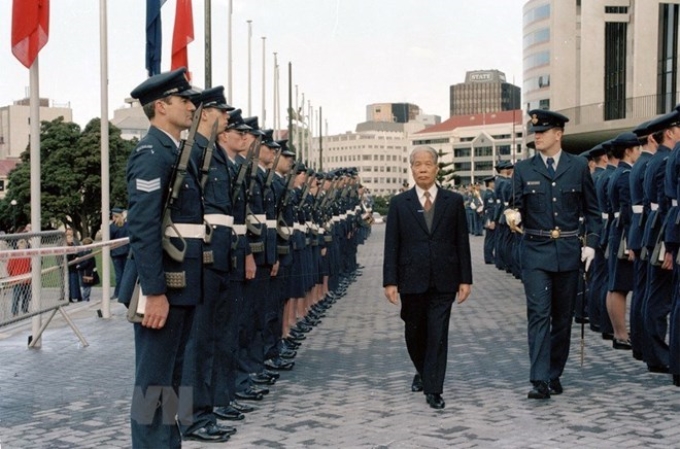 Hình ảnh về lễ đón Tổng Bí thư Đỗ Mười trong chuyến thăm chính thức New Zealand (tháng 7/1995). (Ảnh: TTXVN)