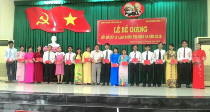 Bế giảng lớp Sơ cấp LLCT tại Trung tâm BDCT huyện Thạnh Trị, tỉnh Sóc Trăng.
