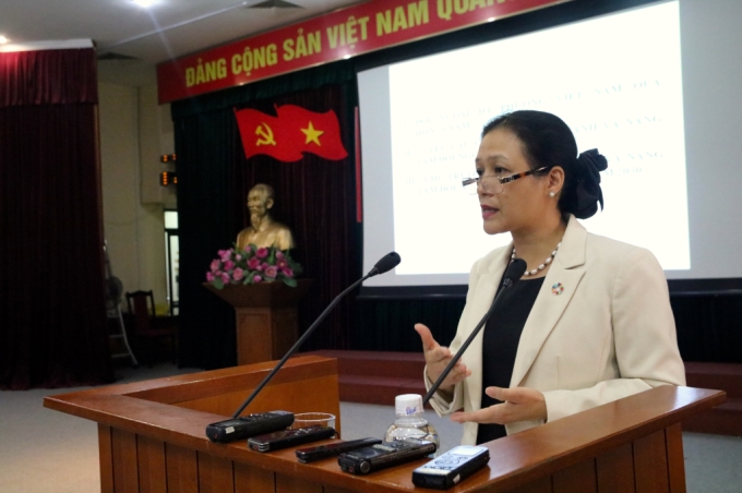 Đồng chí Nguyễn Phương Nga, Thứ trưởng Bộ Ngoại giao phát biểu tại hội nghị (Ảnh: TA)
