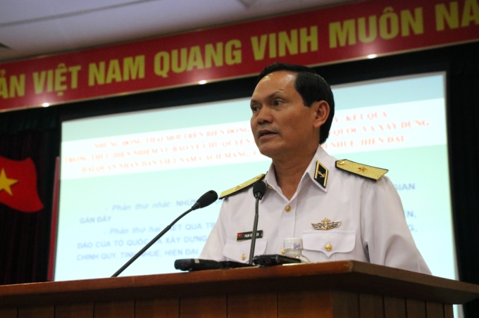 Chuẩn Đô đốc Phạm Văn Luyện, Phó Chủ nhiệm Chính trị Bộ Tư lệnh Hải quân phát biểu tại hội nghị (Ảnh: TA)