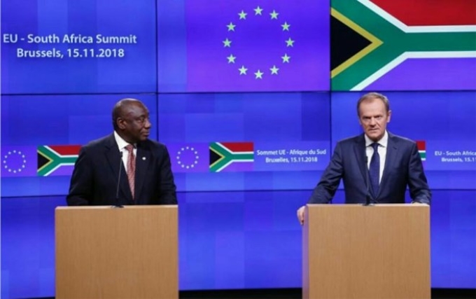 Chủ tịch EC Donald Tusk (phải) và Tổng thống Nam Phi Cyril Ramaphosa. (Nguồn: irna.ir)