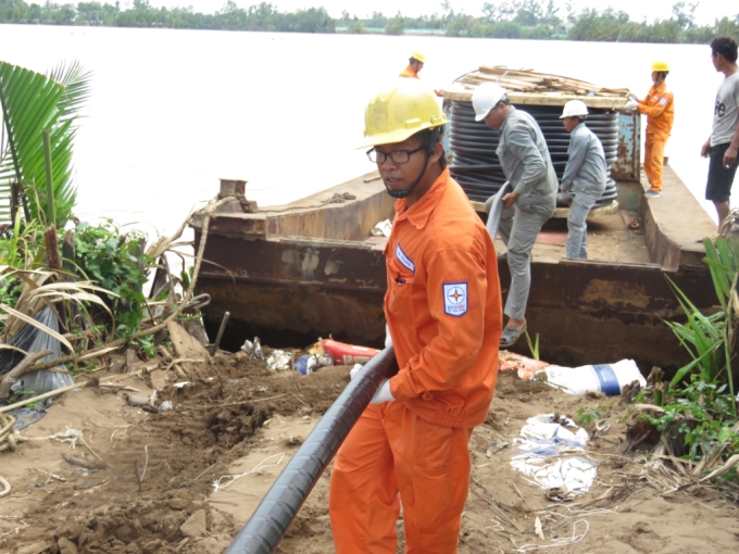 Đưa điện về “Ốc đảo” cồn Phụng, huyện Châu Thành, tỉnh Trà Vinh