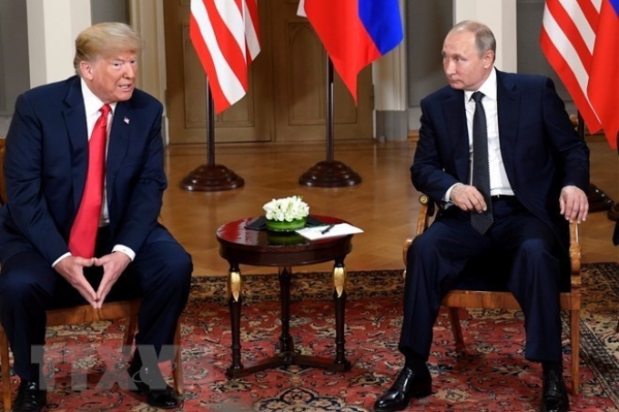 Tổng thống Mỹ Donald Trump (trái) và Tổng thống Nga Vladimir Putin trong cuộc gặp thượng đỉnh tại Helsinki, Phần Lan ngày 16/7. (Nguồn: THX/TTXVN)