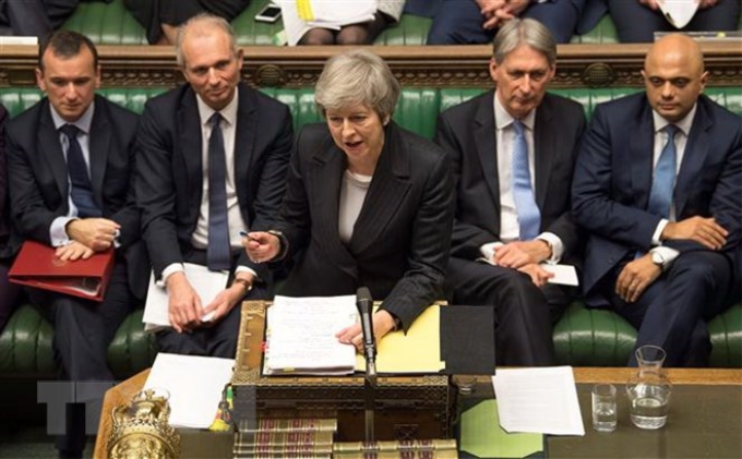 Thủ tướng Anh Theresa May (giữa) tại cuộc họp ở London, Anh. (Nguồn: AFP/TTXVN)