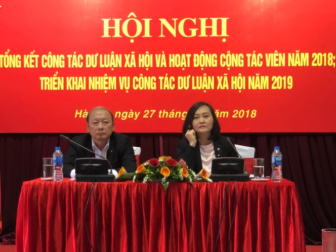 Đồng chí Võ Văn Phuông - Phó trưởng ban Thường trực Ban Tuyên giáo Trung ương và đồng chí Đỗ Thị Thanh Hà - Viện trưởng Viện Nghiên cứu Dư luận xã hội chủ trì Hội nghị.