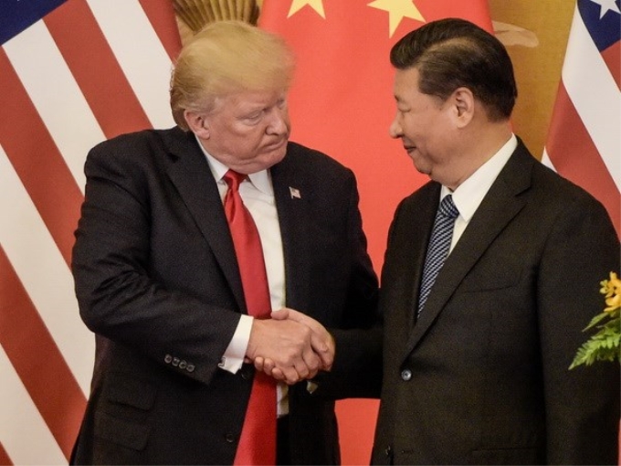 Chủ tịch Trung Quốc Tập Cận Bình (phải) và Tổng thống Mỹ Donald Trump trong cuộc gặp tại Bắc Kinh ngày 9/11/2017. (Nguồn: AFP/TTXVN)