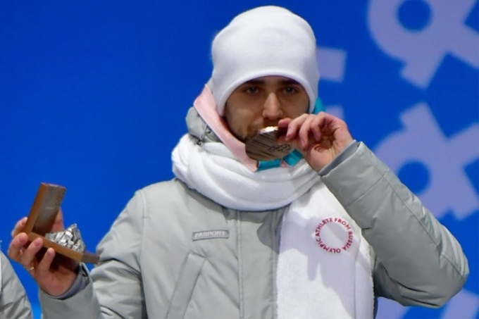 Vận động viên Alexander Krushelnitsky giành huy chương đồng nội dung bi đá trên băng đôi nam nữ tại Olympic PyeongChang ngày 14/2 vừa qua. (Ảnh: AFP/TTXVN)