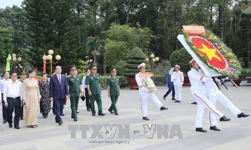 Tiếp tục làm tốt hơn nữa việc chăm lo đời sống cho người dân