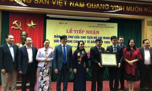 Bộ Y tế tiếp nhận bản sao Thư của Chủ tịch Hồ Chí Minh gửi cán bộ y tế