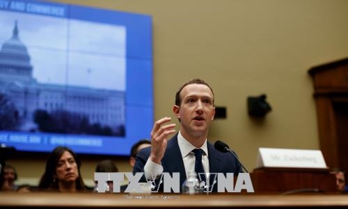 Vụ bê bối dữ liệu của Facebook: 10 giờ trên 'ghế nóng' của CEO M.Zuckerberg