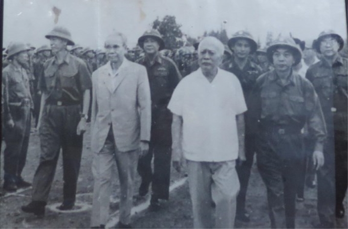 Chủ tịch Tôn Đức Thắng thăm Sư đoàn 308 (ngày 28-8-1974). Ảnh tư liệu