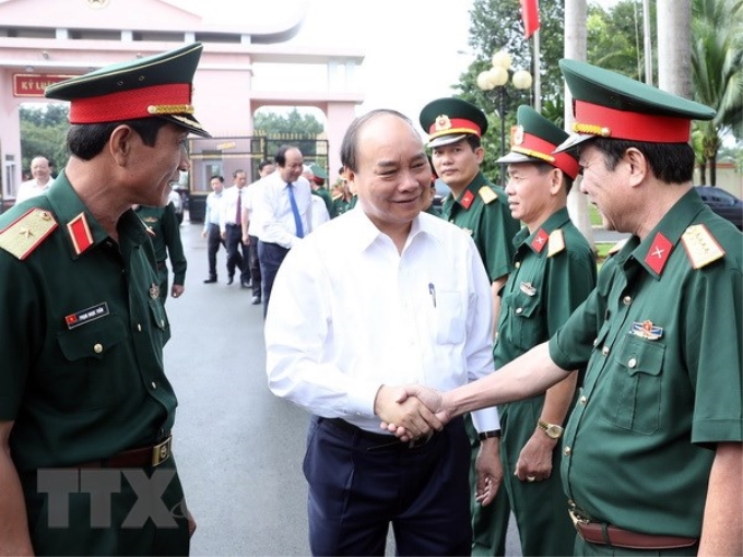 Thủ tướng Nguyễn Xuân Phúc đến thăm, làm việc với Binh đoàn 16 (Bộ Quốc phòng). (Ảnh: TTXVN)