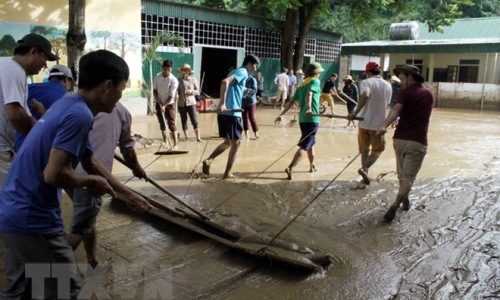 Huy động lực lượng, tích cực giúp đỡ dân khắc phục hậu quả mưa lũ