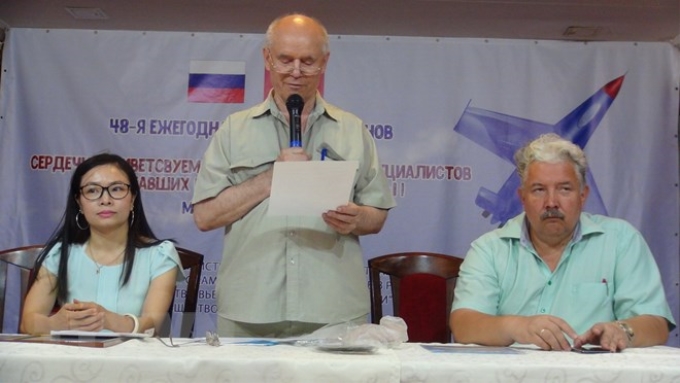 Ông N. Kolesnik (giữa), Chủ tịch Hội cựu chuyên gia quân sự từng công tác tại Việt Nam phát biểu tại buổi gặp mặt. (Ảnh: TTXVN)