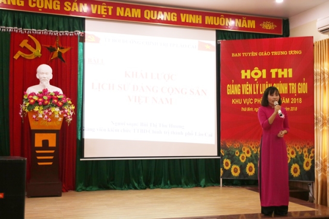 Thí sinh Bùi Thị Thu Hương thao giảng trực tiếp tại Hội thi