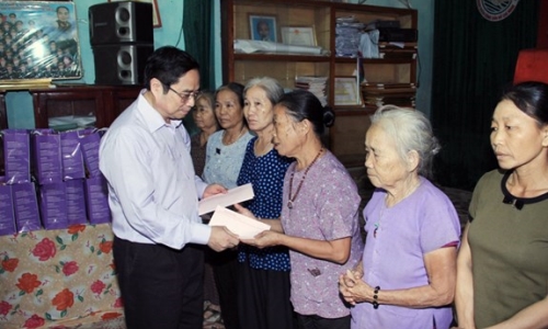 Trưởng ban Tổ chức Trung ương Phạm Minh Chính kiểm tra công tác khắc phục lũ lụt tại Thanh Hóa