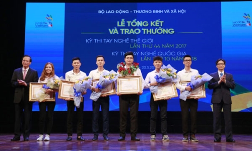 Vinh danh các thí sinh đoạt giải tại Kỳ thi tay nghề trong nước và quốc tế