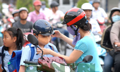 Phát động đội mũ bảo hiểm bắt buộc đối với người đi mô tô, xe gắn máy, xe đạp điện