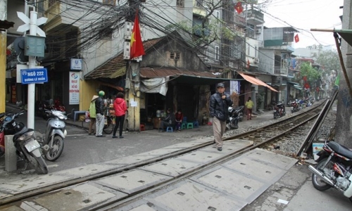 Ngành đường sắt xây dựng lộ trình xóa bỏ, giảm dần các lối đi tự mở