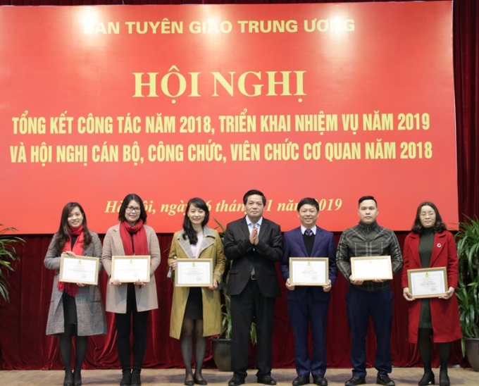 Khen thưởng các tổ công đoàn xuất sắc năm 2018