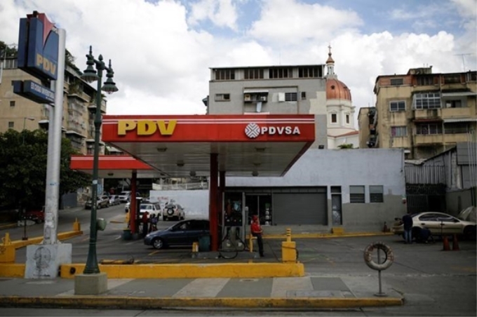 Một trạm xăng của Tập đoàn dầu khí quốc doanh PDVSA tại thủ đô Caracas, Venezuela. (Ảnh: Reuters)