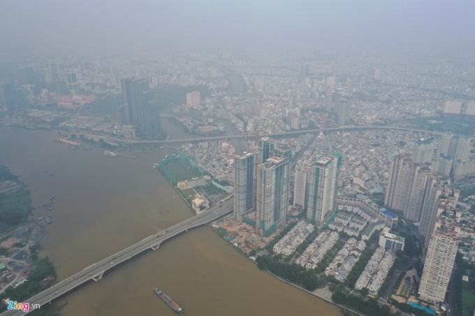 Sương mù quang hóa vẫn bao phủ Thành phố Hồ Chí Minh sáng 26/9. Ảnh: Quỳnh Danh.