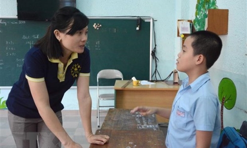 Cô giáo trẻ chắp cánh cho ước mơ của trẻ em khuyết tật