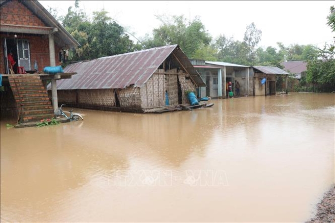 Nhiều nhà căn nhà của người dân xã Đắk Liêng, huyện Lắk bị ngập do mưa lũ do ảnh hưởng của bão số 6. Ảnh minh họa: Tuấn Anh/TTXVN