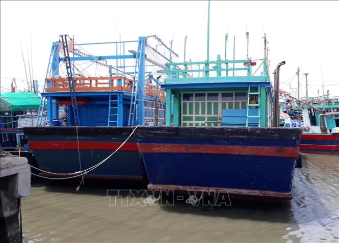 “Tàu 67” của ngư dân xã Phước Diêm, huyện Thuận Nam, Ninh Thuận phải nằm bờ dài ngày vì hoạt động thua lỗ. Ảnh: Nguyễn Thành/TTXVN