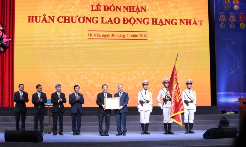 Bộ Khoa học và Công nghệ đón nhận Huân chương lao động hạng nhất