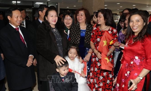Chủ tịch Quốc hội Nguyễn Thị Kim Ngân thăm, gặp gỡ cộng đồng người Việt Nam tại Nga