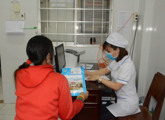 Bệnh nhân lĩnh thuốc ARV tại Bến Tre.
