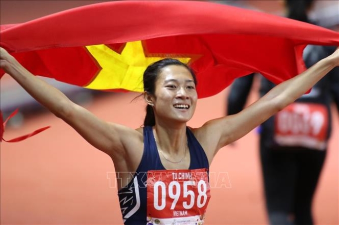 Vận động viên Lê Tú Chinh giành HCV chạy 100m nữ tại SEA Games 30. Ảnh: TTXVN