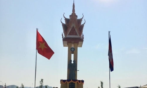 Kiểm tra việc xây dựng, tu bổ các Đài hữu nghị Việt Nam-Campuchia