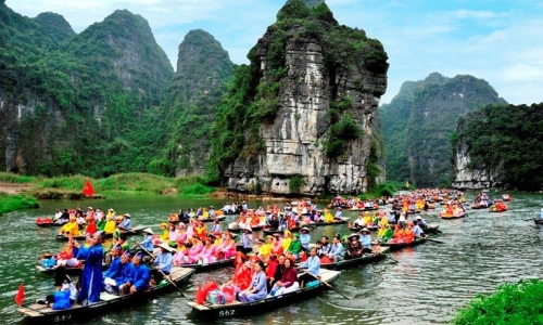 Ninh Bình: Gần 960.000 du khách tham quan dịp Tết Kỷ Hợi