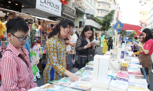 Thành phố Hồ Chí Minh: Đông đảo khách tham gia các hoạt động văn hóa