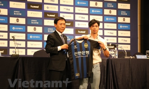 Công Phượng chính thức ra mắt cổ động viên Incheon United