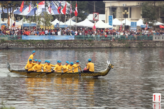 Lễ hội Bơi chải thuyền rồng Hà Nội mở rộng 2019 có sự góp mặt của gần 30 đội thi đến từ 25 đoàn trong nước và quốc tế.