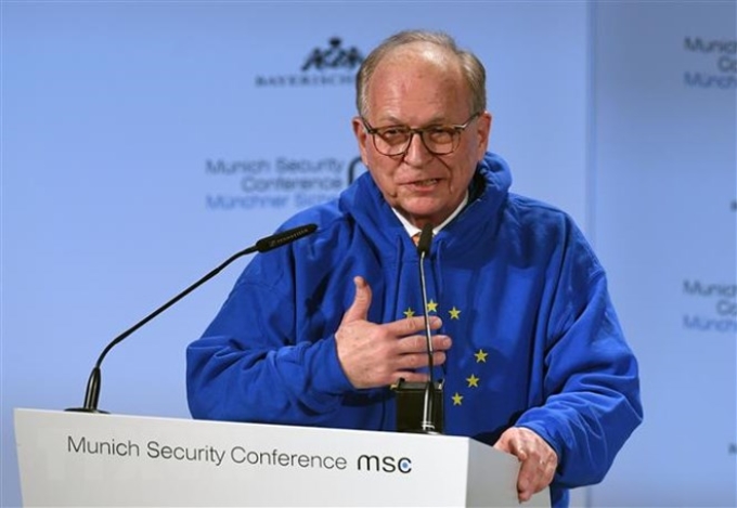 Chủ tịch MSC Wolfgang Ischinger phát biểu tại Hội nghị An ninh Munich ngày 15/2. (Ảnh: AFP/TTXVN)